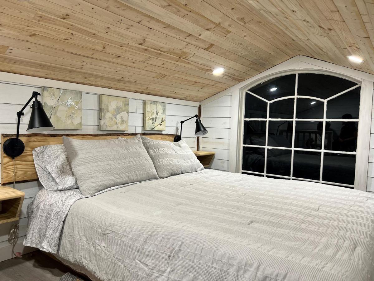 Maria's Tiny Barn Country house