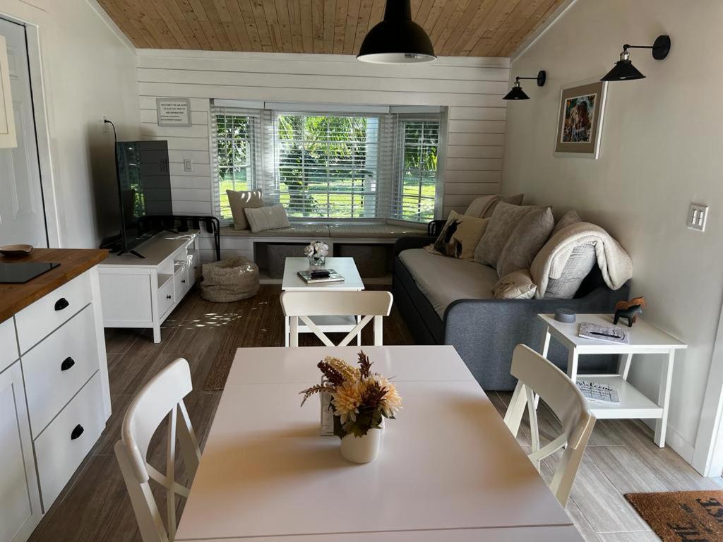 Maria's Tiny Barn Country house